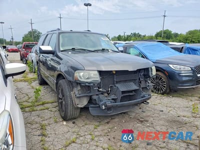 Czwarte zdjęcie samochodu z boku: 2015 LINCOLN NAVIGATOR VIN:5LMJJ2HT2FEJ04117 - miniatura