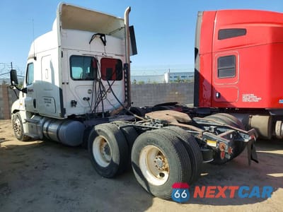 Drugie zdjęcie samochodu z przodu: 2011 FREIGHTLINER CASCADIA VIN:1FUJGLDR3BSBD7281 - miniatura