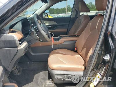 Zdjęcie 7 z 13 samochodu: 2024 TOYOTA GRAND HIGHLANDER PLATINUM VIN:5TDAAAB59RS048851 - miniatura
