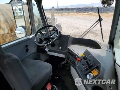 Zdjęcie 7 z 13 samochodu: 2022 KALMAR OTTAWA T2 YARD TRUCK VIN:11VJ813A2NA000421 - miniatura