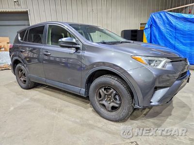 Czwarte zdjęcie samochodu z boku: 2018 TOYOTA RAV4 LE VIN:JTMBFREV2JJ215035 - miniatura