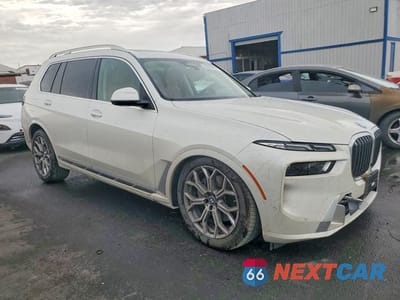 Czwarte zdjęcie samochodu z boku: 2027 BMW X7 XDRIVE40I VIN:5UX23EM04V9428758 - miniatura