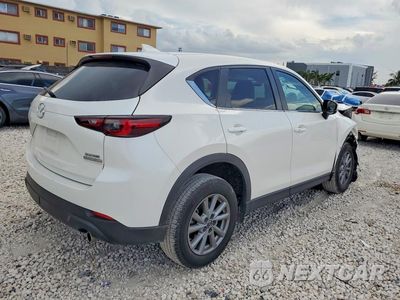 Trzecie zdjęcie samochodu z tyłu: 2022 MAZDA CX-5 PREFERRED VIN:JM3KFBCM7N1624629 - miniatura