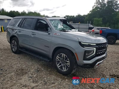 Czwarte zdjęcie samochodu z boku: 2025 CHEVROLET TAHOE K1500 Z71 VIN:1GNS6PRLXSR186181 - miniatura