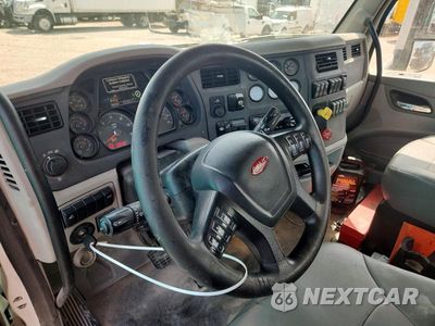 Zdjęcie 8 z 13 samochodu: 2020 PETERBILT 579 SEMI TRUCK VIN:1XPBDP9X7LD718596 - miniatura