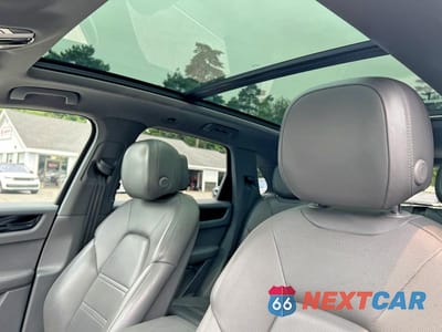 Zdjęcie 9 z 10 samochodu: 2019 PORSCHE CAYENNE VIN:WP1AA2AY7KDA19222 - miniatura