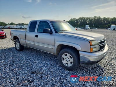 Czwarte zdjęcie samochodu z boku: 2006 CHEVROLET SILVERADO K1500 VIN:1GCEK19B16Z141853 - miniatura
