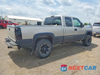 Trzecie zdjęcie samochodu z tyłu: 2005 CHEVROLET SILVERADO K2500 HEAVY DUTY VIN:1GCHK29U75E217103 - miniatura