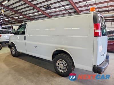 Drugie zdjęcie samochodu z przodu: 2015 CHEVROLET EXPRESS G2500 VIN:1GCWGFCB0F1260519 - miniatura