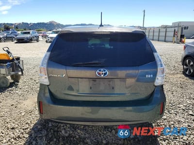 Zdjęcie 6 z 12 samochodu: 2013 TOYOTA PRIUS V THREE VIN:JTDZN3EU8D3263427 - miniatura