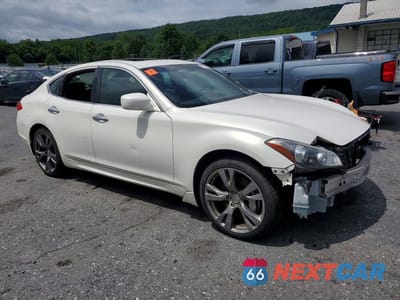 Czwarte zdjęcie samochodu z boku: 2013 INFINITI M37 X VIN:JN1BY1AR9DM604670 - miniatura