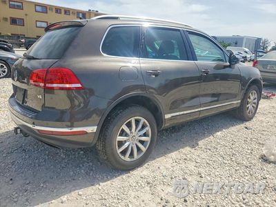 Trzecie zdjęcie samochodu z tyłu: 2016 VOLKSWAGEN TOUAREG SPORT VIN:WVGEF9BP6GD012901 - miniatura