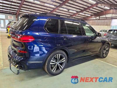 Trzecie zdjęcie samochodu z tyłu: 2021 BMW X7 XDRIVE40I VIN:5UXCW2C05M9H18746 - miniatura