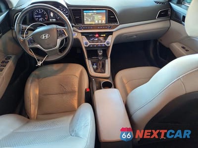 Zdjęcie 8 z 12 samochodu: 2017 HYUNDAI ELANTRA LIMITED VIN:KMHD84LF6HU284039 - miniatura