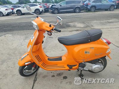 Trzecie zdjęcie samochodu z tyłu: 2011 VESPA LX 150IE VIN:ZAPM688F0B5400068 - miniatura