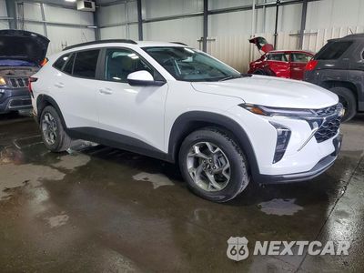 Czwarte zdjęcie samochodu z boku: 2026 CHEVROLET TRAX 1LT VIN:KL77LHEP8TC190723 - miniatura