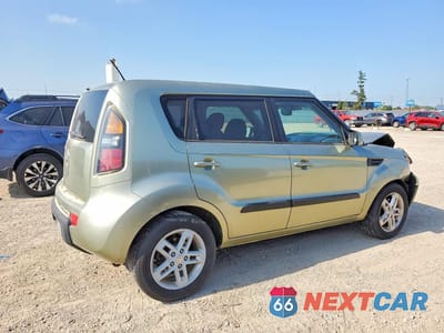 Trzecie zdjęcie samochodu z tyłu: 2011 KIA SOUL VIN:KNDJT2A21B7278522 - miniatura