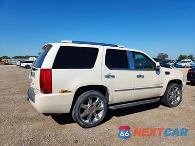Trzecie zdjęcie samochodu z tyłu: 2008 CADILLAC ESCALADE LUXURY VIN:1GYFK63868R244004 - miniatura