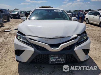 Piąte zdjęcie samochodu w środku: 2020 TOYOTA CAMRY SE VIN:4T1G11AK2LU942061 - miniatura