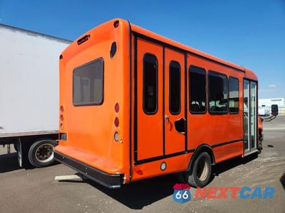 Czwarte zdjęcie samochodu z boku: 2023 FORD ECONOLINE E450 SUPER DUTY CUTAWAY VAN VIN:1FDFE4FN1PDD25860 - miniatura