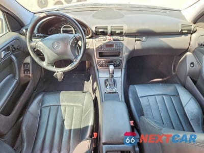 Zdjęcie 8 z 12 samochodu: 2003 MERCEDES-BENZ C 32 AMG KOMPRESSOR VIN:WDBRF65J03F436339 - miniatura