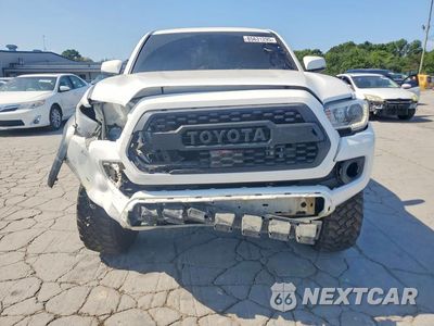 Piąte zdjęcie samochodu w środku: 2022 TOYOTA TACOMA TRD OFF-ROAD VIN:3TMCZ5ANXNM493829 - miniatura