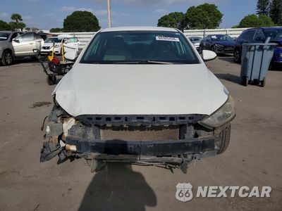 Piąte zdjęcie samochodu w środku: 2017 HYUNDAI ELANTRA SE VIN:5NPD74LF0HH060914 - miniatura