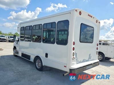Drugie zdjęcie samochodu z przodu: 2021 FORD ECONOLINE E350 SUPER DUTY CUTAWAY VAN VIN:1FDEE3FN2MDC10721 - miniatura