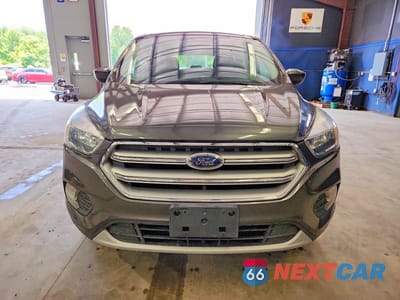 Piąte zdjęcie samochodu w środku: 2017 FORD ESCAPE SE VIN:1FMCU9GDXHUC46455 - miniatura