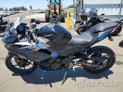 Trzecie zdjęcie samochodu z tyłu: 2025 KAWASAKI EX500 VIN:ML5EXGG11SDA69152 - miniatura
