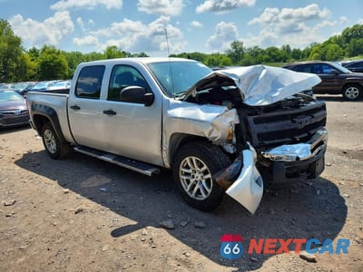 Czwarte zdjęcie samochodu z boku: 2011 CHEVROLET SILVERADO K1500 LT VIN:1GCPKSE38BF129031 - miniatura