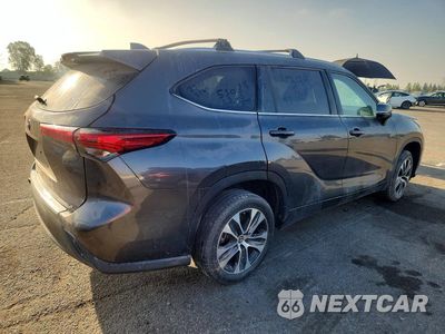 Trzecie zdjęcie samochodu z tyłu: 2021 TOYOTA HIGHLANDER XLE VIN:5TDHZRAH8MS514604 - miniatura