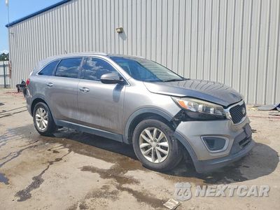 Czwarte zdjęcie samochodu z boku: 2016 KIA SORENTO LX V6 VIN:5XYPG4A51GG174109 - miniatura