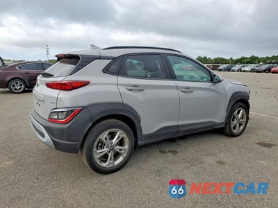Trzecie zdjęcie samochodu z tyłu: 2023 HYUNDAI KONA SEL VIN:KM8K3CAB5PU032555 - miniatura