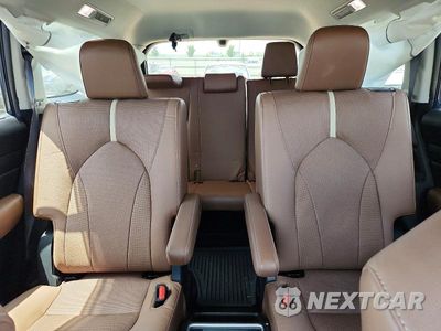 Zdjęcie 10 z 13 samochodu: 2024 TOYOTA GRAND HIGHLANDER PLATINUM VIN:5TDAAAB53RS032175 - miniatura
