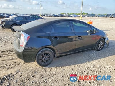 Trzecie zdjęcie samochodu z tyłu: 2015 TOYOTA PRIUS TWO VIN:JTDKN3DU4F1929703 - miniatura