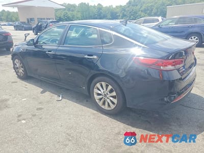 Drugie zdjęcie samochodu z przodu: 2018 KIA OPTIMA S VIN:5XXGT4L31JG215552 - miniatura