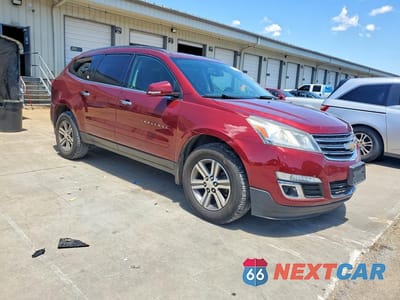 Czwarte zdjęcie samochodu z boku: 2017 CHEVROLET TRAVERSE LT VIN:1GNKVGKD7HJ140868 - miniatura