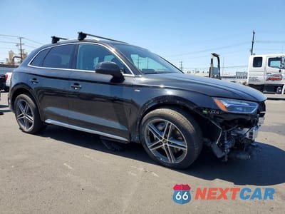 Czwarte zdjęcie samochodu z boku: 2025 AUDI Q5 E PREMIUM 55 VIN:WA1G2AFY4S2007871 - miniatura