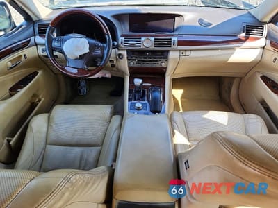 Zdjęcie 8 z 13 samochodu: 2017 LEXUS LS 460 VIN:JTHCL5EF3H5028905 - miniatura