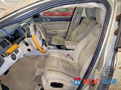 Zdjęcie 7 z 13 samochodu: 2010 LINCOLN MKS VIN:1LNHL9ER5AG611409 - miniatura
