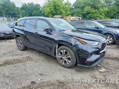 Czwarte zdjęcie samochodu z boku: 2021 TOYOTA HIGHLANDER XLE VIN:5TDHZRBH0MS150497 - miniatura