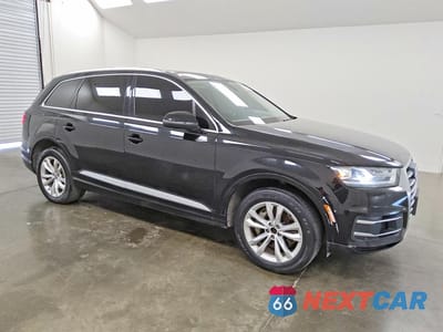 Czwarte zdjęcie samochodu z boku: 2017 AUDI Q7 PREMIUM PLUS VIN:WA1LAAF78HD043150 - miniatura