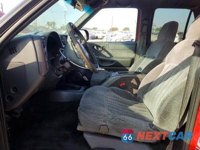 Zdjęcie 7 z 13 samochodu: 2000 CHEVROLET BLAZER VIN:1GNDT13W4Y2170089 - miniatura