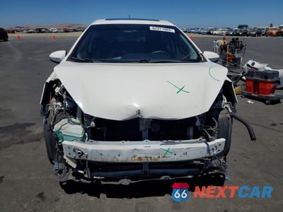 Piąte zdjęcie samochodu w środku: 2012 TOYOTA PRIUS C THREE VIN:JTDKDTB34C1021843 - miniatura