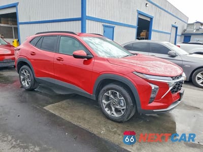 Czwarte zdjęcie samochodu z boku: 2026 CHEVROLET TRAX 1LT VIN:KL77LHEP2TC176588 - miniatura