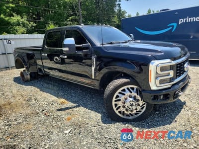 Czwarte zdjęcie samochodu z boku: 2023 FORD F350 SUPER DUTY VIN:1FT8W3DM3PED14349 - miniatura