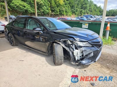 Czwarte zdjęcie samochodu z boku: 2019 TOYOTA CAMRY XSE VIN:4T1B61HKXKU754887 - miniatura