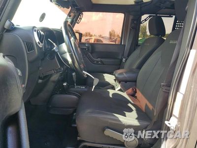 Zdjęcie 7 z 13 samochodu: 2016 JEEP WRANGLER UNLIMITED SAHARA VIN:1C4BJWEG8GL205881 - miniatura