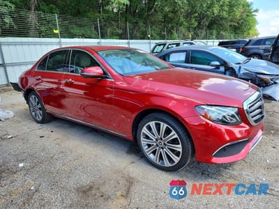 Czwarte zdjęcie samochodu z boku: 2020 MERCEDES-BENZ E 350 VIN:WDDZF8DB9LA704704 - miniatura